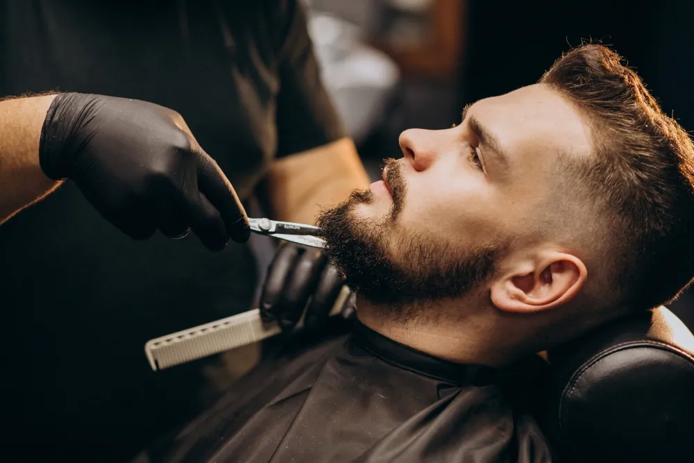 9 étapes pour couper la barbe avec des ciseaux