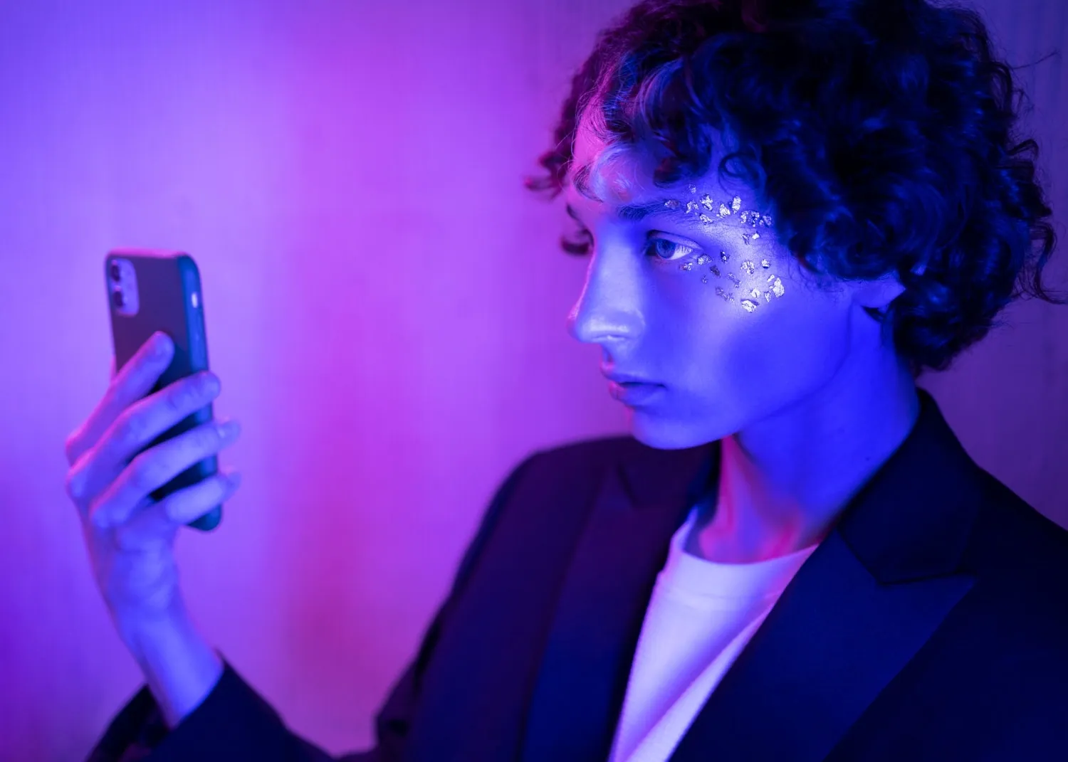 Créateurs mineurs sur TikTok Live : ce que dit la réglementation française sur la diffusion en direct