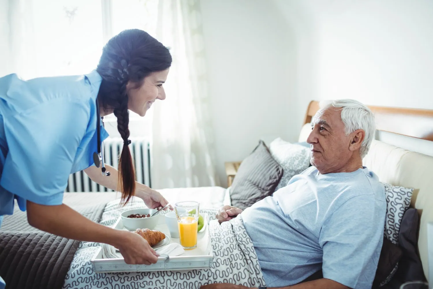 Mutuelle senior : Les points à considérer pour choisir une mutuelle avec une bonne prise en charge de l’hospitalisation